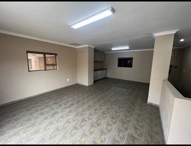 290M² WAREHOUSE FOR SALE IN APEX